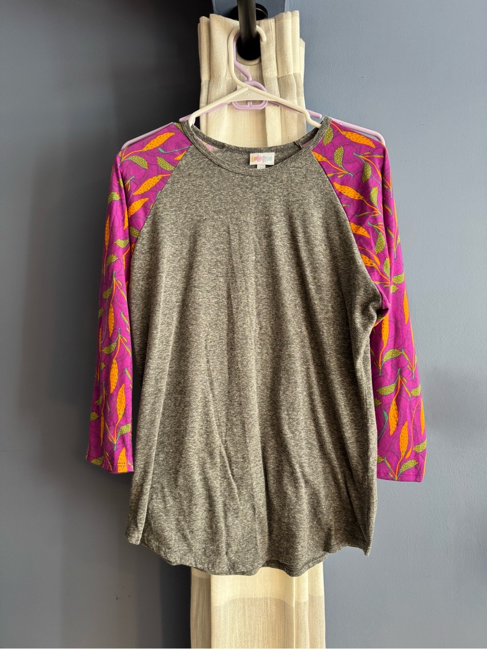LuLaRoe Gray Raglan Top with Pink & Orange Leaf Print Sleeves